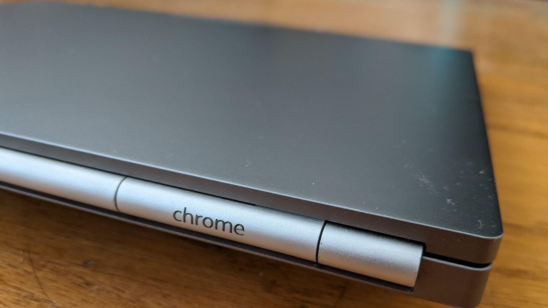 File:Google Chromebook Pixel (2013), hinge detail.jpg