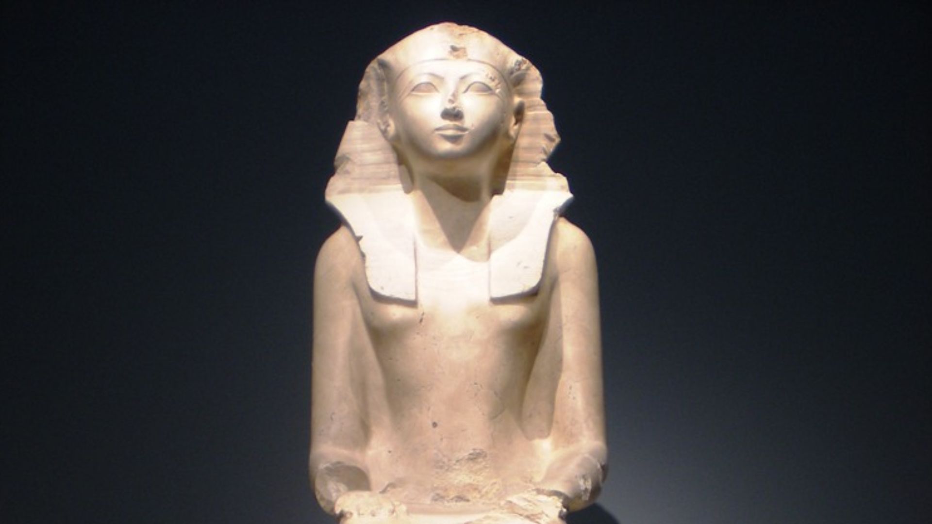 File:Seated Statue of Hatshepsut - July 2009 - Sarah Stierch.jpg