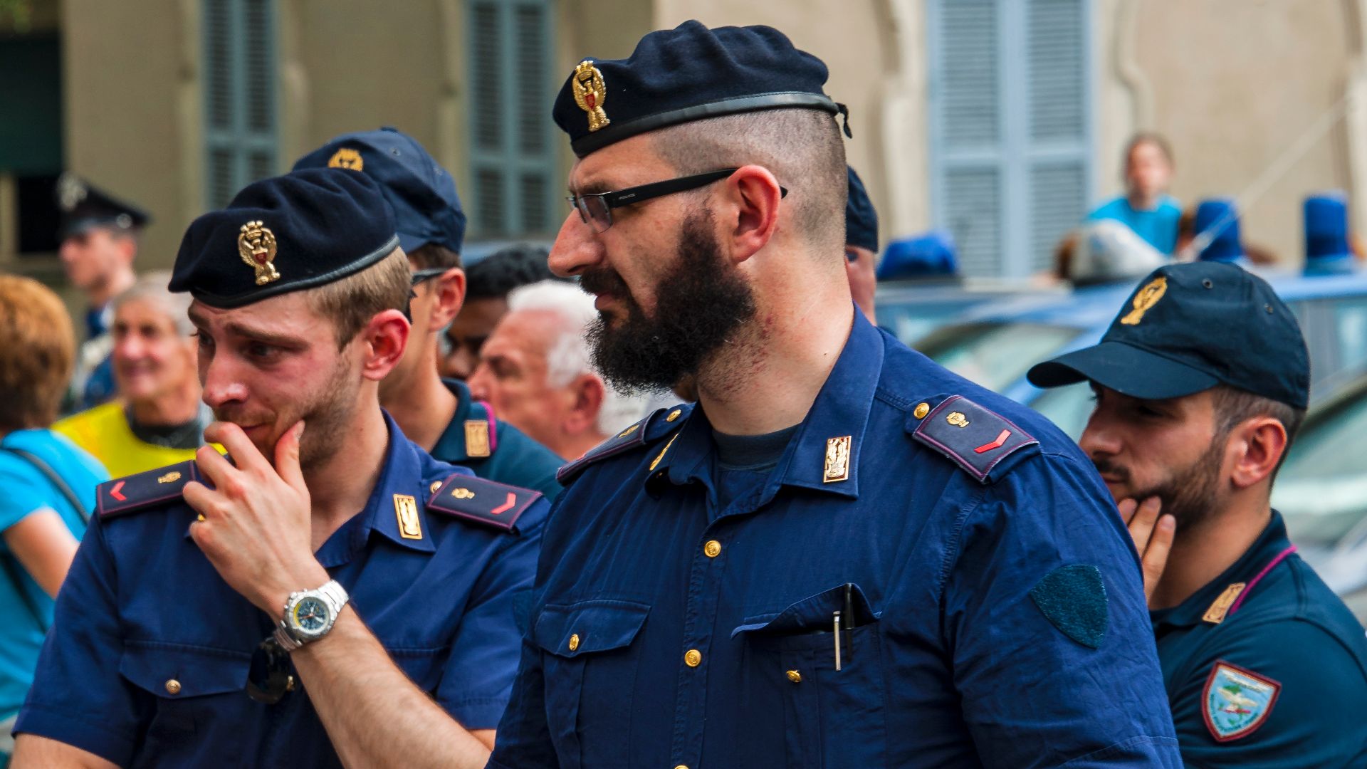 File:Italian police officers watching Wikimania 2016 closing ceremonies.jpg