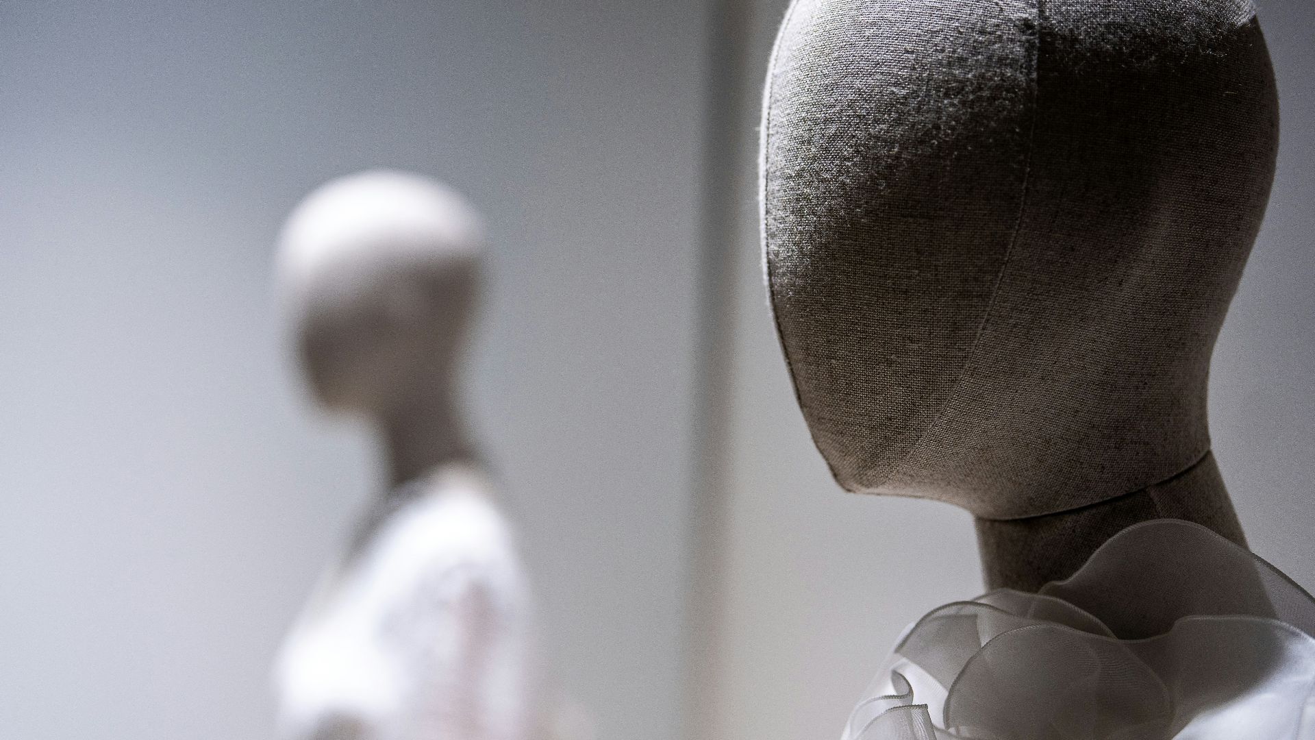 a white mannequin head in a white room