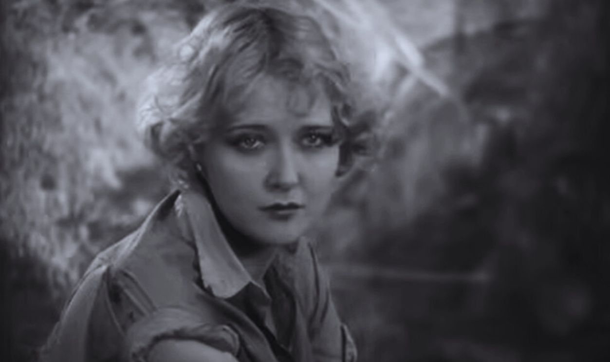 Screenshot from Desert Nights (1929)