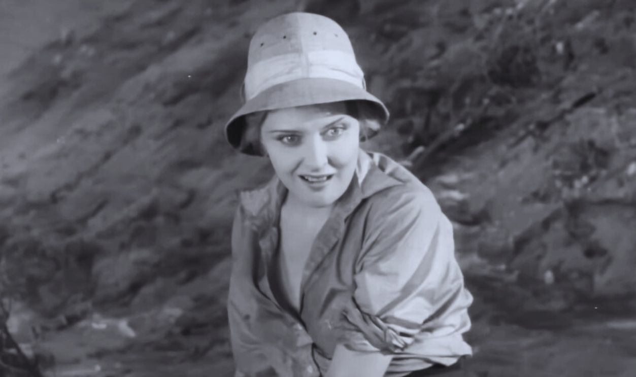 Screenshot from Desert Nights (1929)