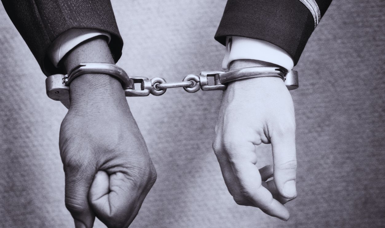 Gettyimages - 1207724309, 1930s Caucasian 1930s caucasian policeman's hand handcuffed to that of an african-american prisoner making a fist. 