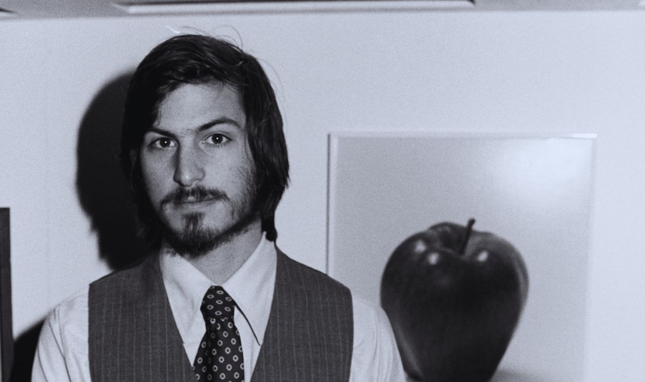 Gettyimages - 80823322, Steve Jobs At The West Coast Computer Faire Portrait of American businessman and engineer Steve Jobs, co-founder of Apple Computer Inc, at the first West Coast Computer Faire, where the Apple II computer was debuted, in Brooks Hall, San Francisco, California, April 16th or 17th, 1977.