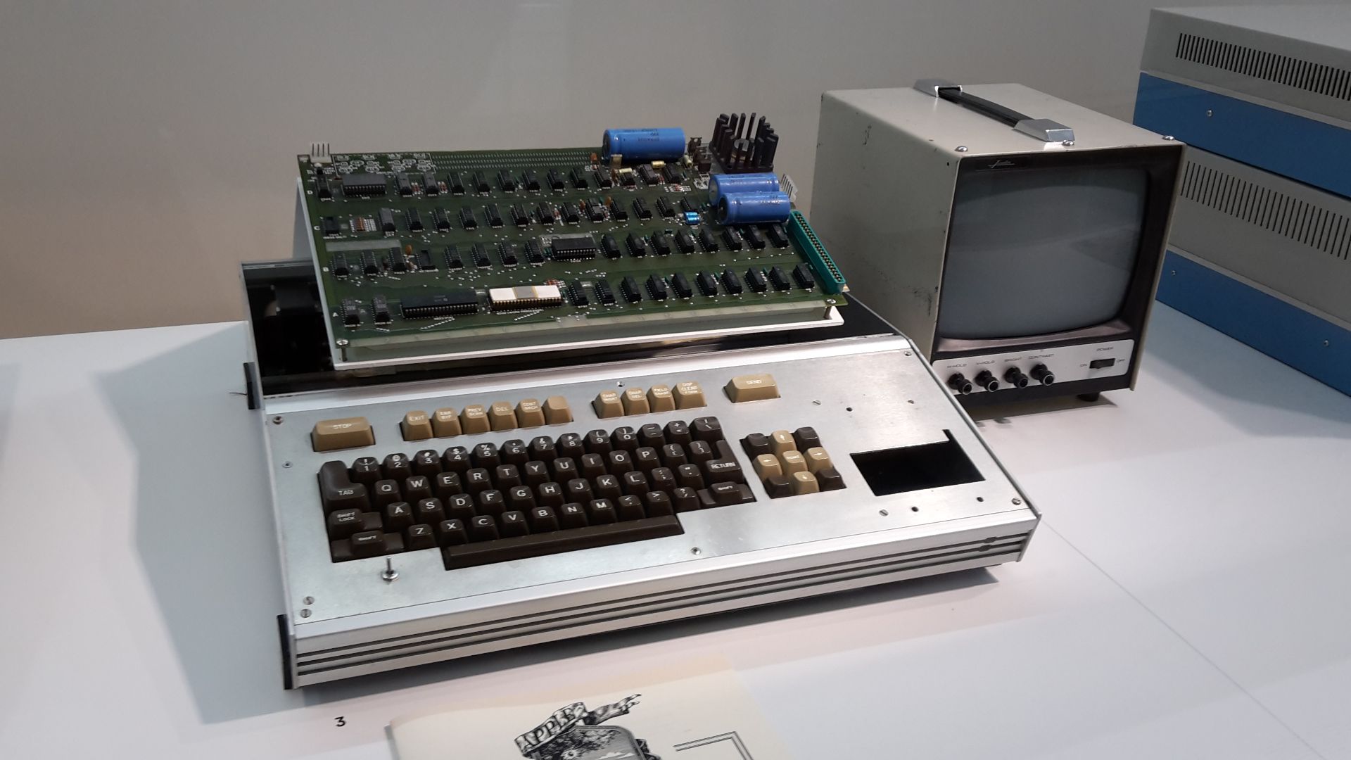 File:Apple 1 mfk bern.jpeg