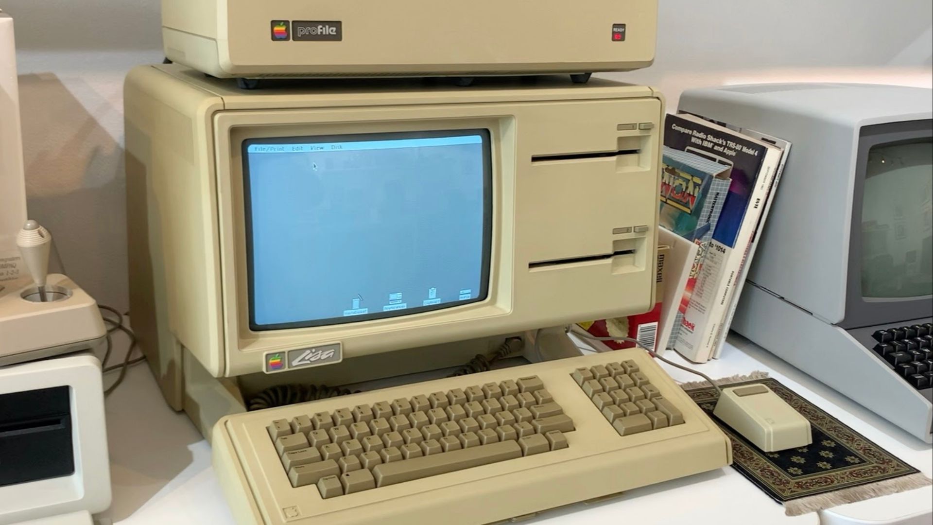 File:Apple Lisa Computer.jpg