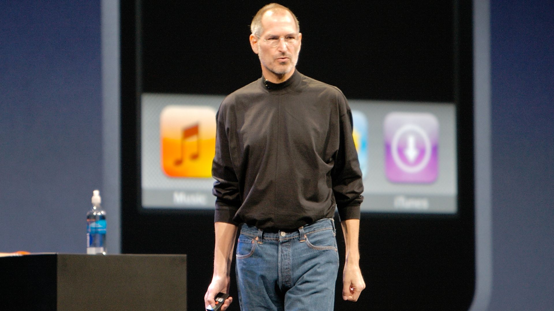 File:Steve Jobs talks about the iPhone (2197013436).jpg