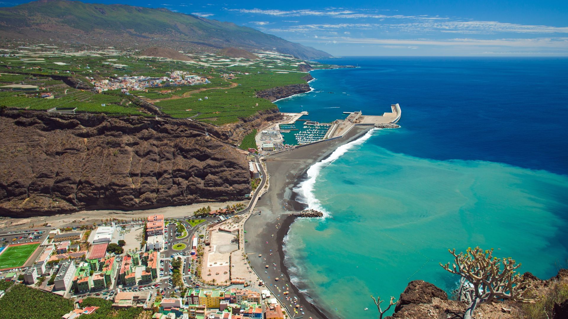 File:La Palma, Canary Islands, view from viewpoint Mirador el Time towards the beach Puerto de Tazacorte with churned up sand stain.jpg
