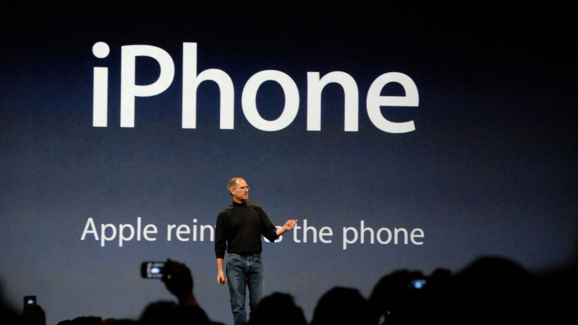 File:Steve Jobs presents iPhone.jpg