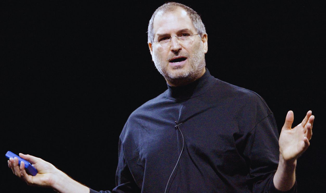 Gettyimages - 1712761, Macworld Conference & Expo 2003 Kicks Off In San Francisco SAN FRANCISCO - JANUARY 7: Apple CEO Steve Jobs delivers the keynote address at Macworld January 7, 2003 in San Francisco. Jobs announced new 17-inch and 12-inch powerbooks as well as several new software updates. 