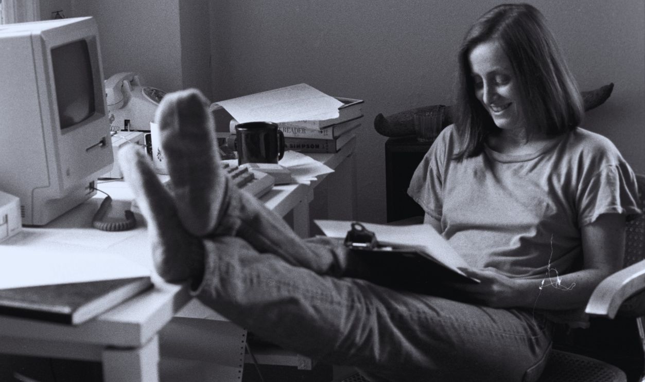 Gettyimages - 154511122, Mona Simpson At Home Portrait of American author and editor Mona Simpson (born Mona Jandali) as she sits, with her feet up, at a desk in her upper West Side apartment, New York, New York, February 1987. 