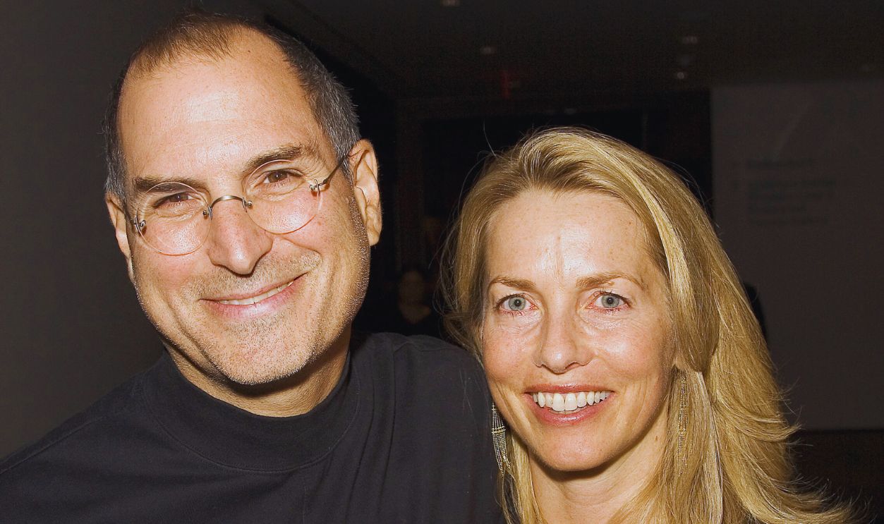 Gettyimages - 74745102, Pixar Exhibit Launch at The Museum of Modern Art Steve Jobs and Laurene Powell at the The Museum of Modern Art in New York, New York 