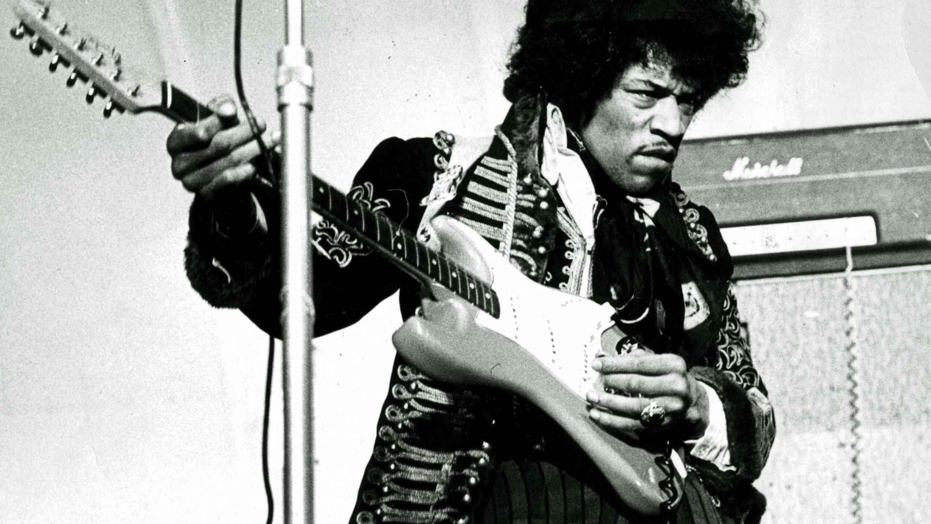 File:Jimi Hendrix 1967 uncropped.jpg