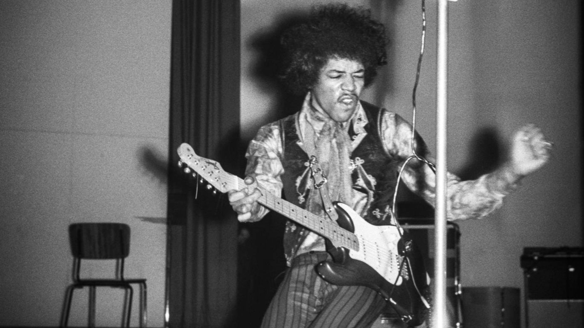 File:Jimi-Hendrix-1967-Helsinki-b.jpg
