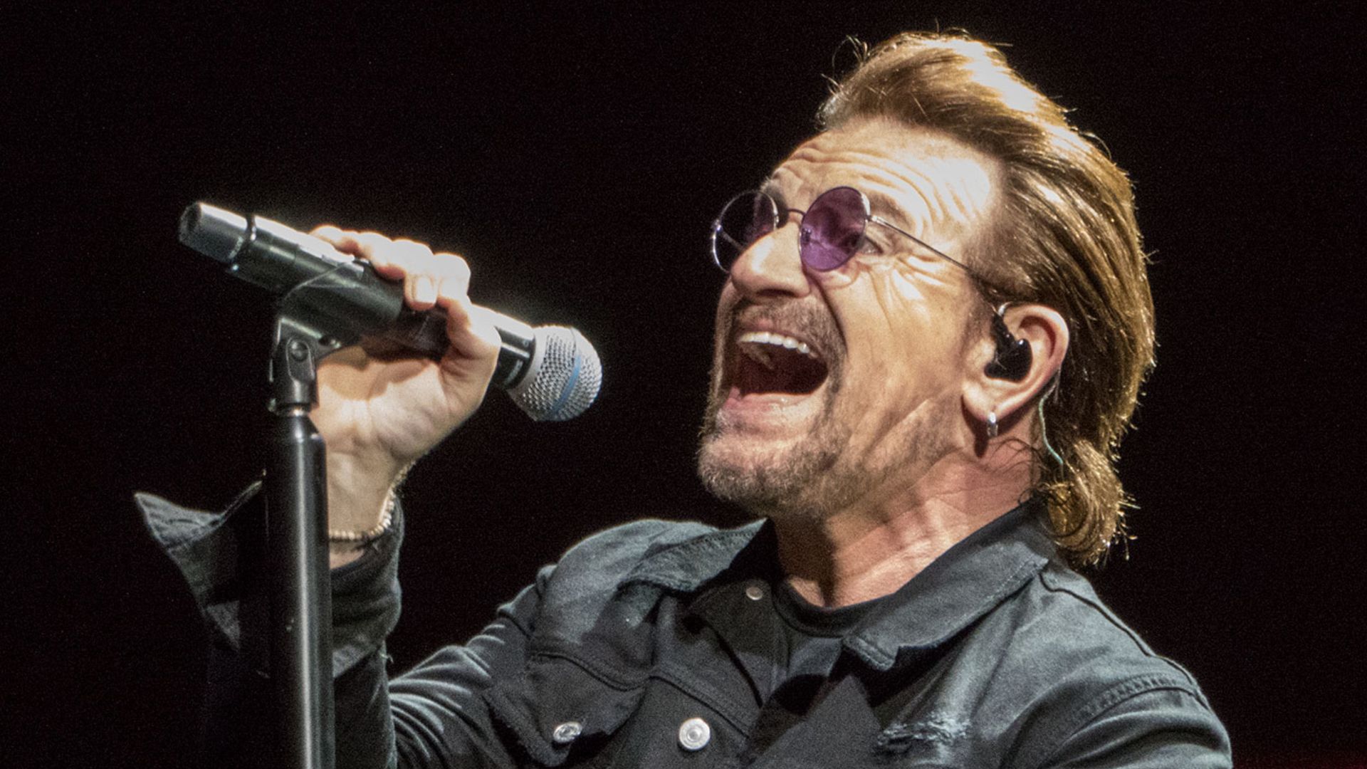 File:Bono singing in Indianapolis on Joshua Tree Tour 2017 9-10-17.jpg