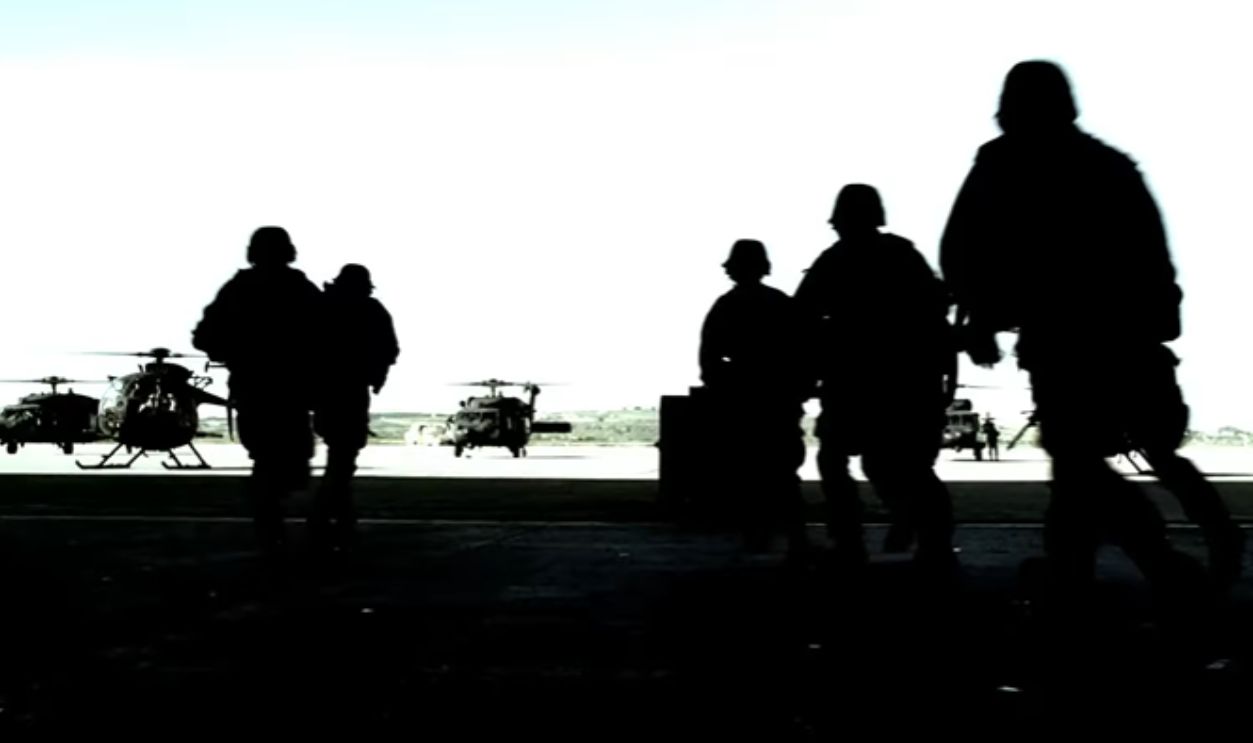 Screenshot from Black Hawk Down (2001)