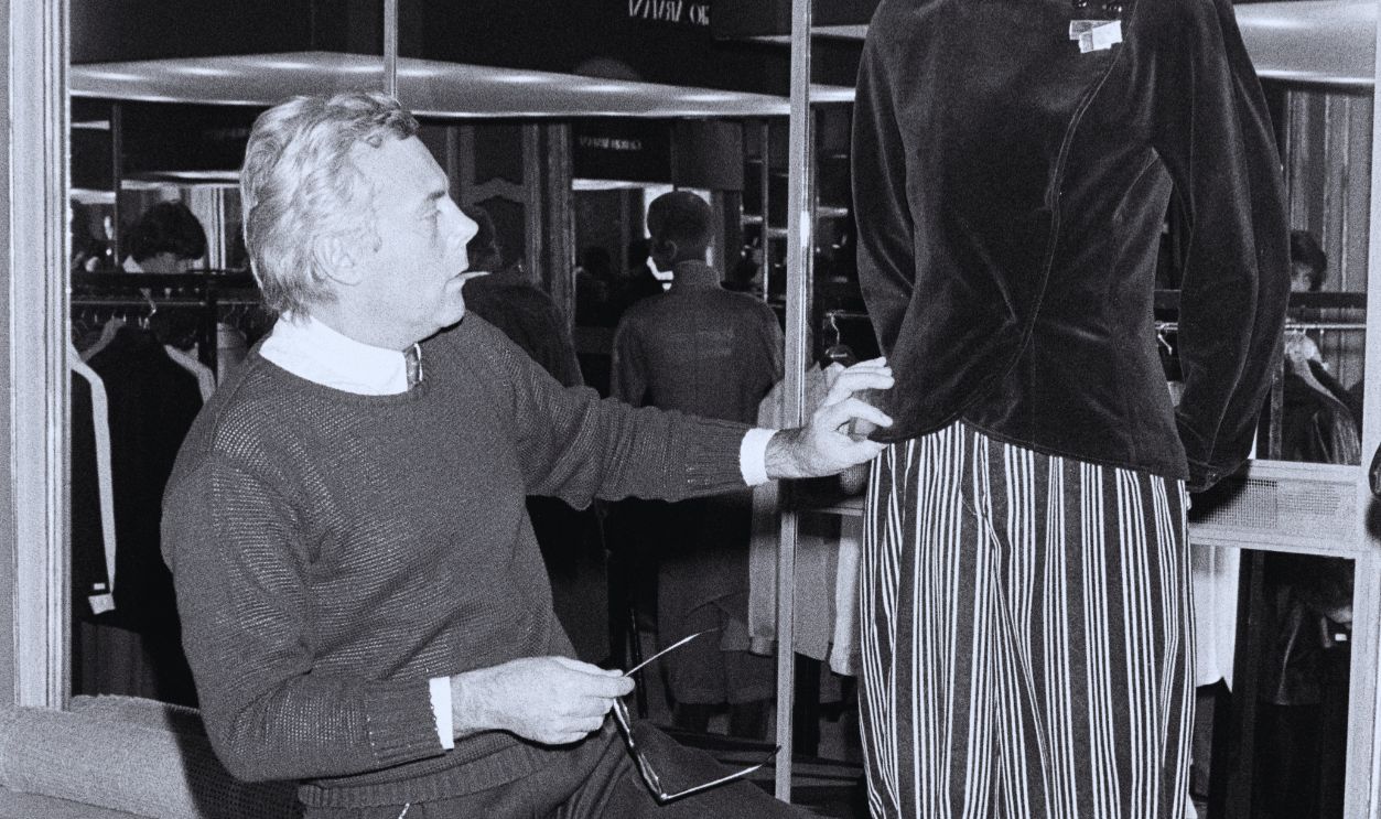 Gettyimages - 1450760646, Armani Fall 1980 Ready to Wear Advance Preview with Designer Designer Giorgio Armani poses for a portrait 