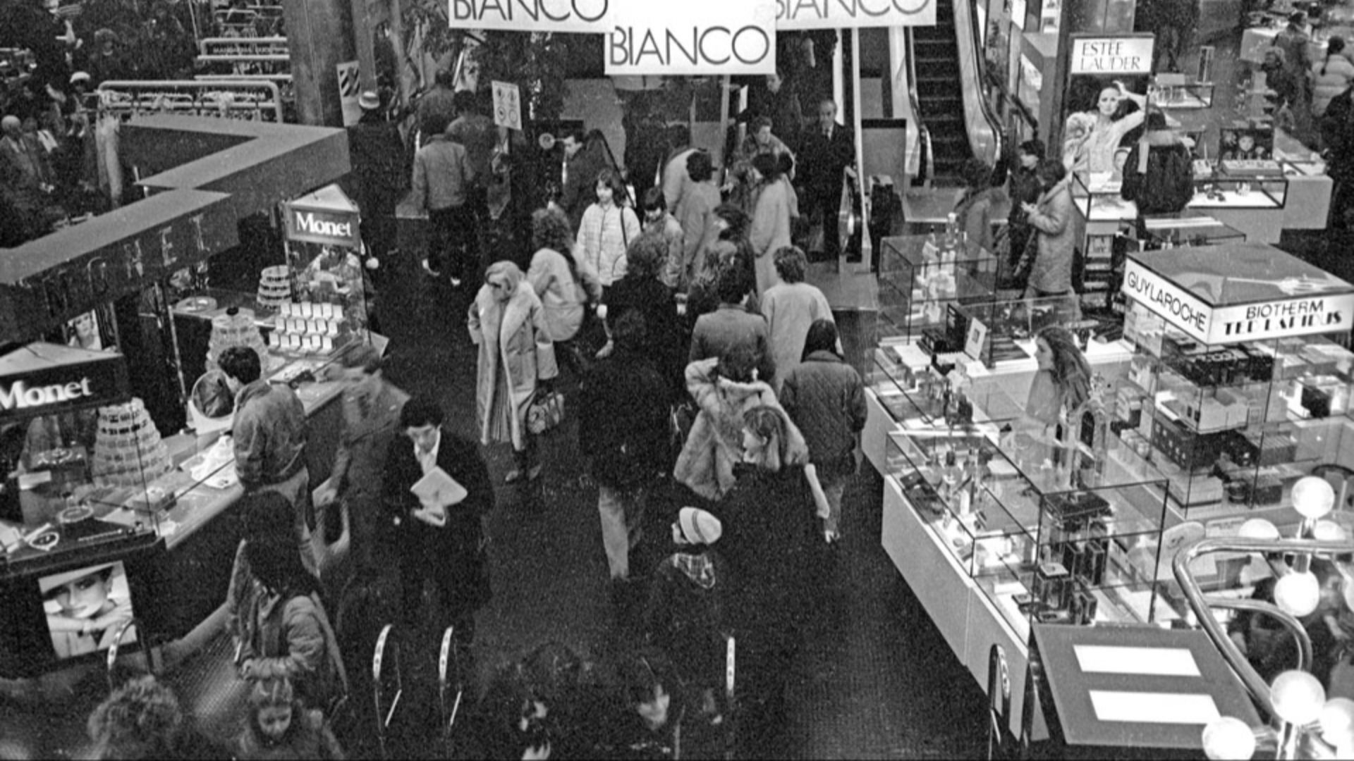 File:Milano La Rinascente 1983 2.jpg