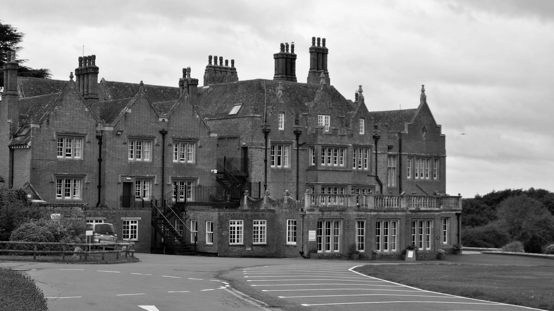 File:II Embley Park, Romsey, Hampshire, UK (2).jpg