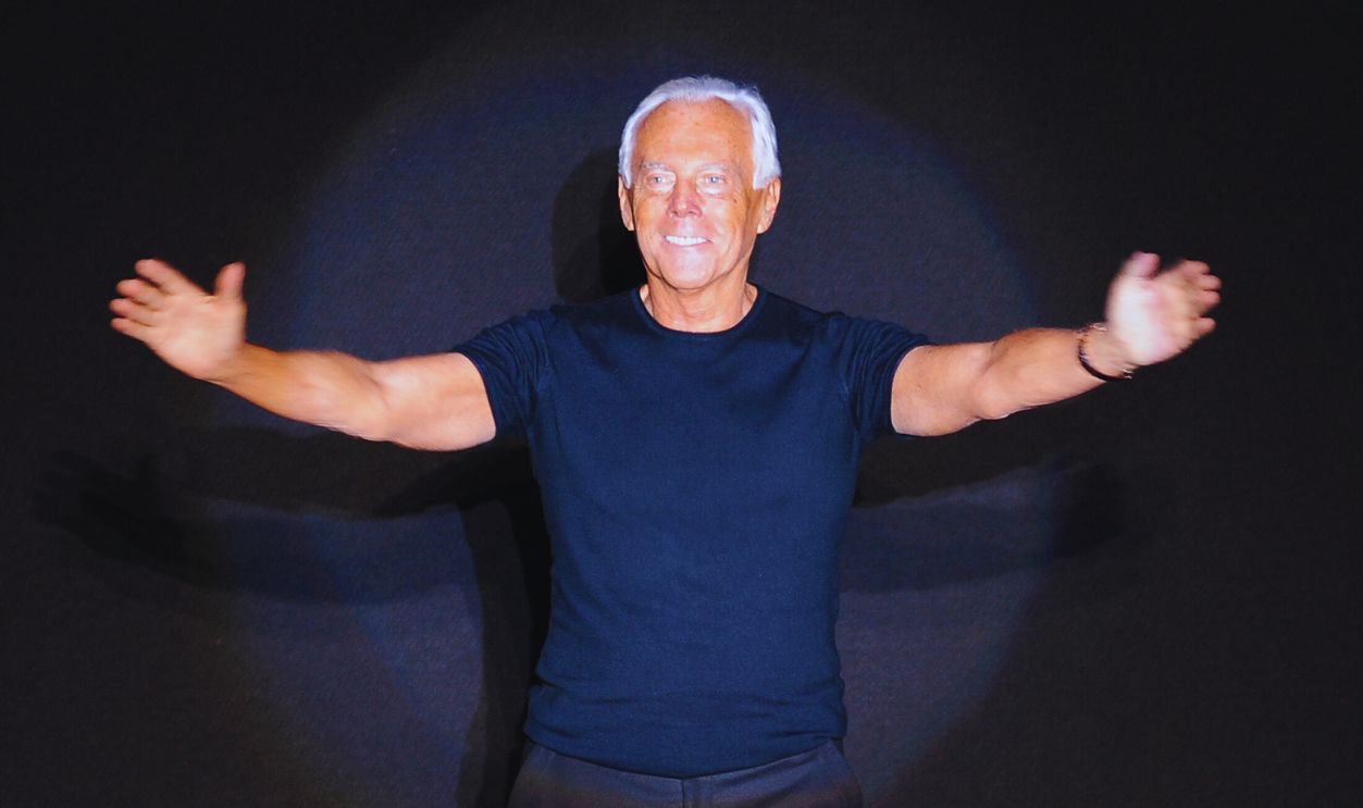Gettyimages - 1200544445, FASHION-ITALY-WOMEN-GIORGIO ARMANI Italian designer Giorgio Armani salutes after his Fall/Winter 2009-2010 ready-to-wear collection on February 27, 2009 during the Women's fashion week in Milan. AFP PHOTO / CHRISTOPHE SIMON 