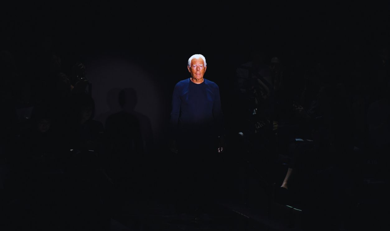 Gettyimages - 1175690539, Emporio Armani - Runway - Milan Fashion Week Spring/Summer 2020 MILAN, ITALY - SEPTEMBER 19: Fashion designer Giorgio Armani acknowledges the applause of the audience at the Emporio Armani show during the Milan Fashion Week Spring/Summer 2020 on September 19, 2019 in Milan, Italy. 