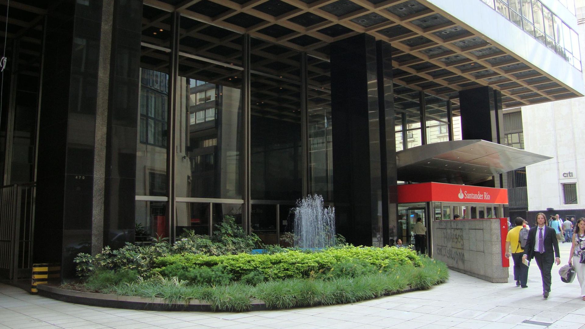 File:Edificio Banco Río (planta baja).JPG