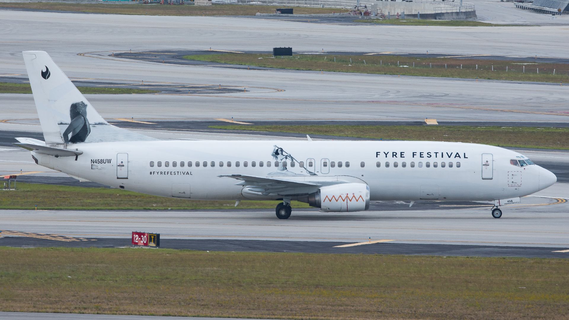 File:N458UW - Swift Air - Boeing 737-400 - Fyre Festival.jpg