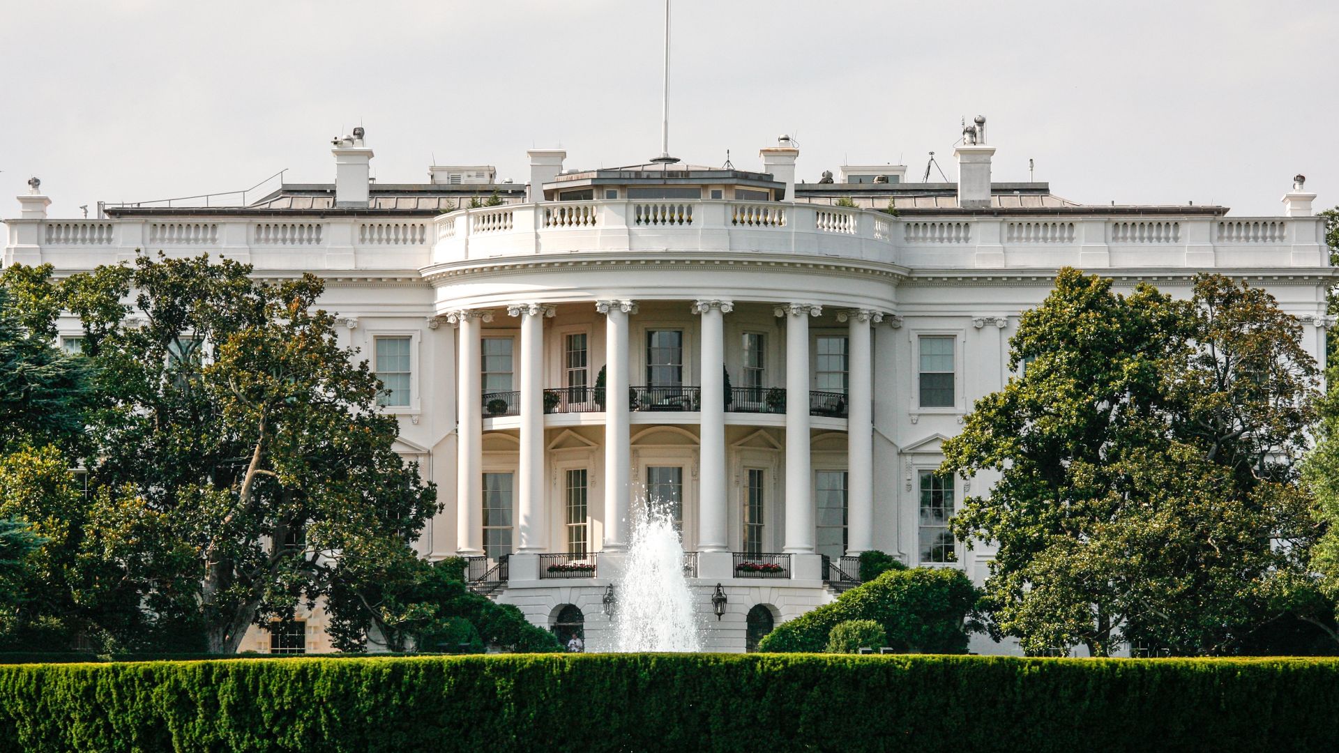 File:Front of The White House (7505676818).jpg