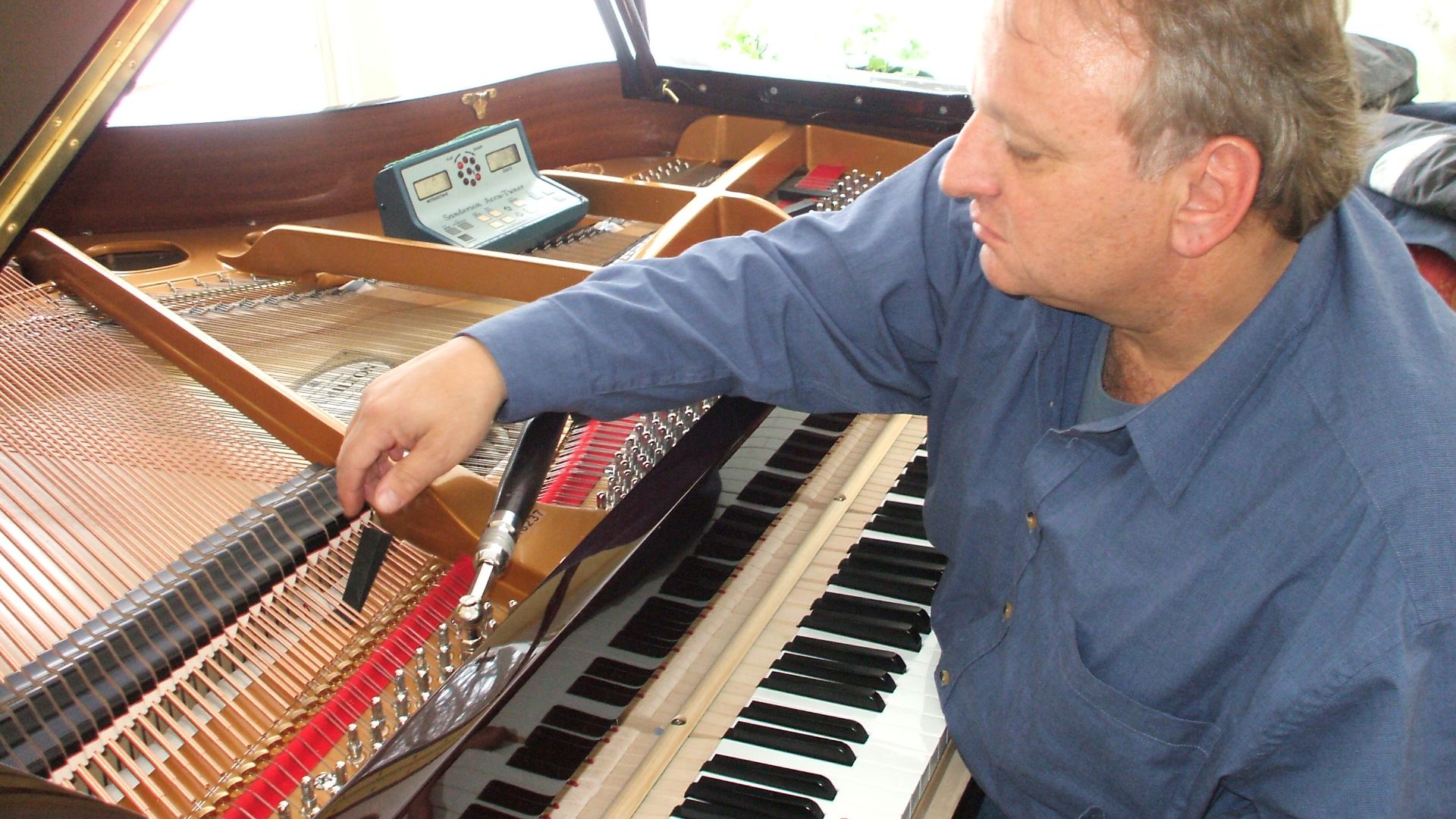 File:Piano tuner 3.jpg