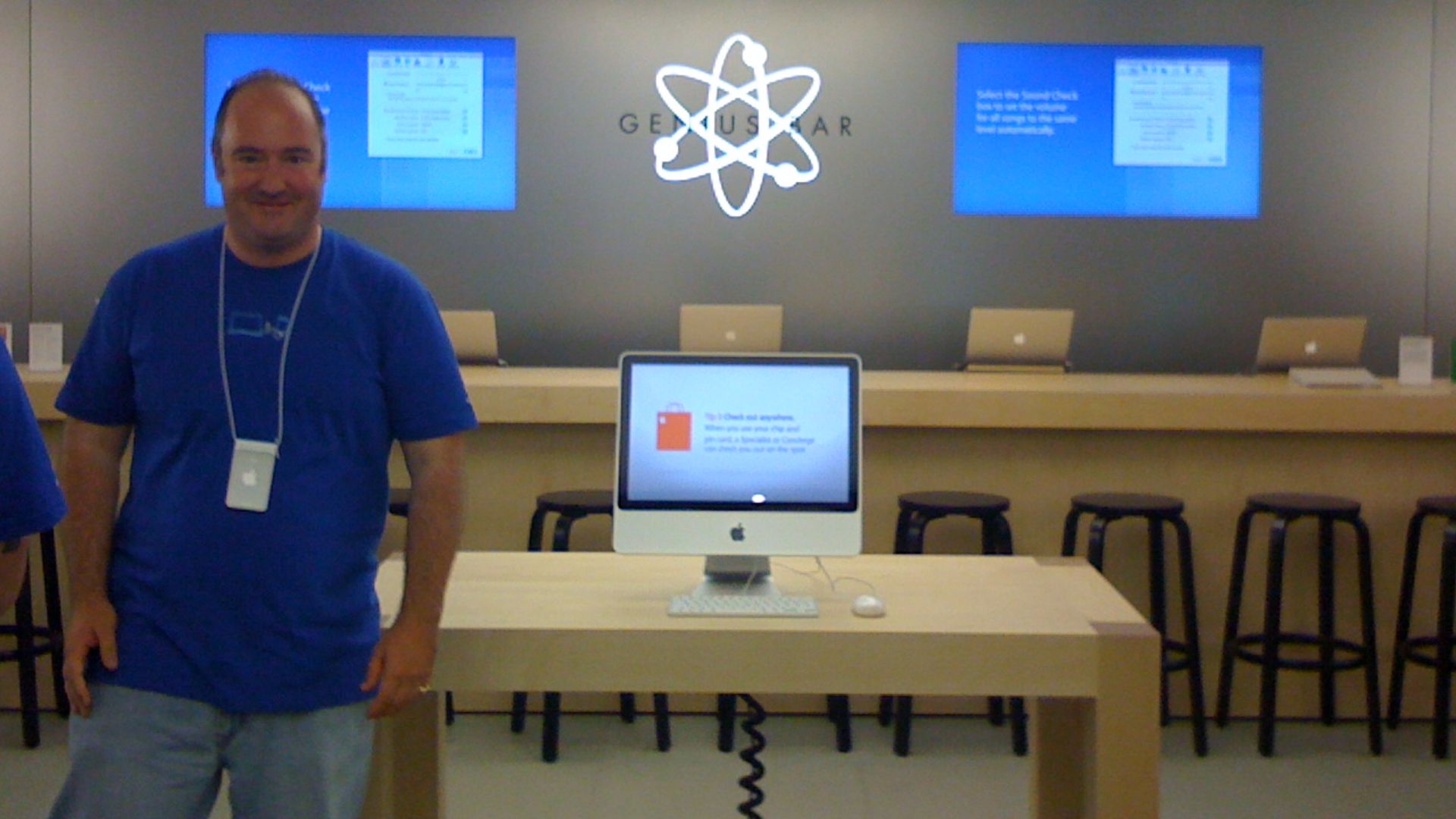 File:Genius Bar (3754049279).jpg
