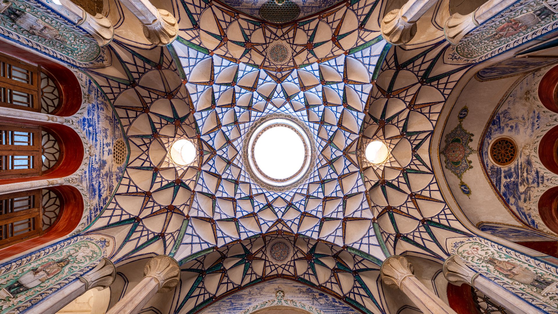 File:Ceiling of a room at Borujerdi House, Kashan, Iran.jpg