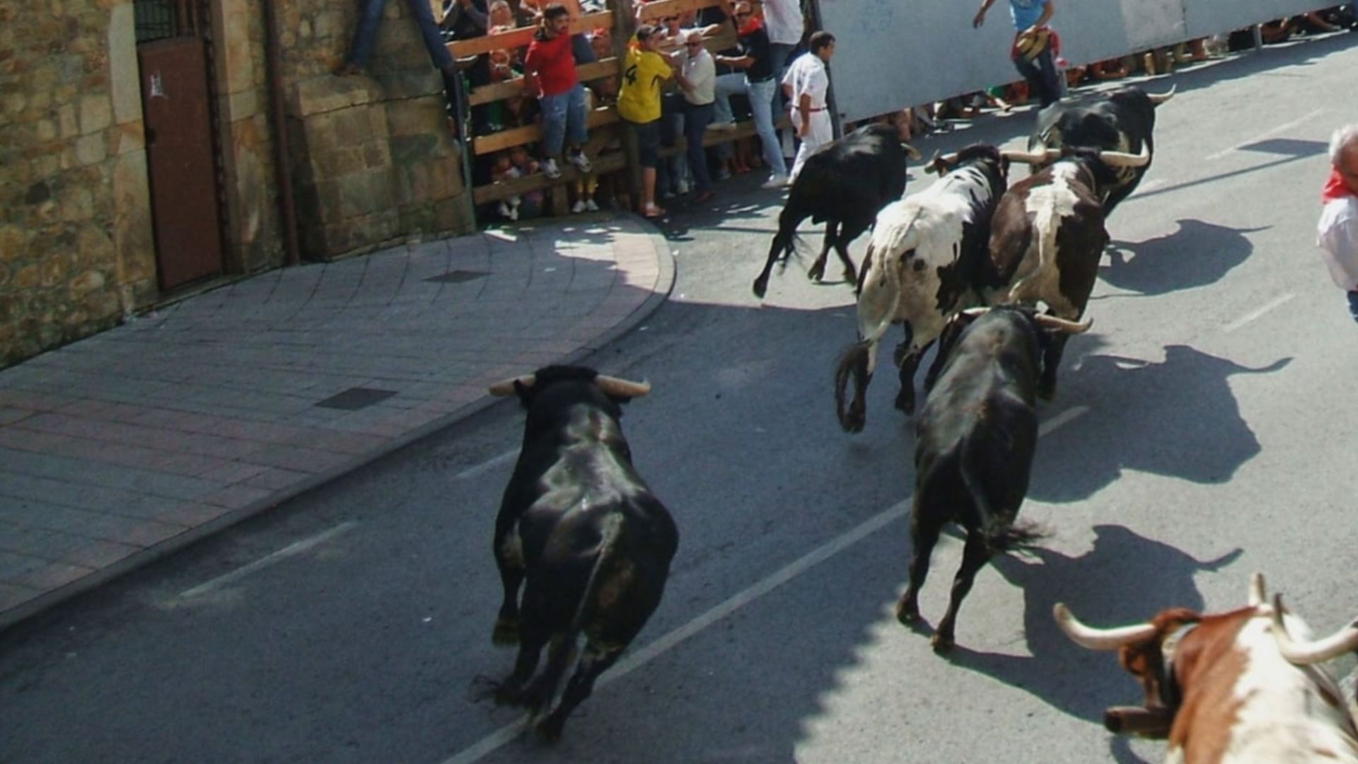 File:Fiestas de Ampuero.jpg