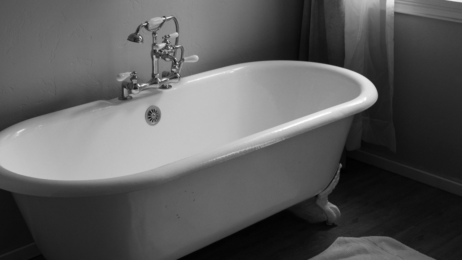 white ceramic bath tub inside room