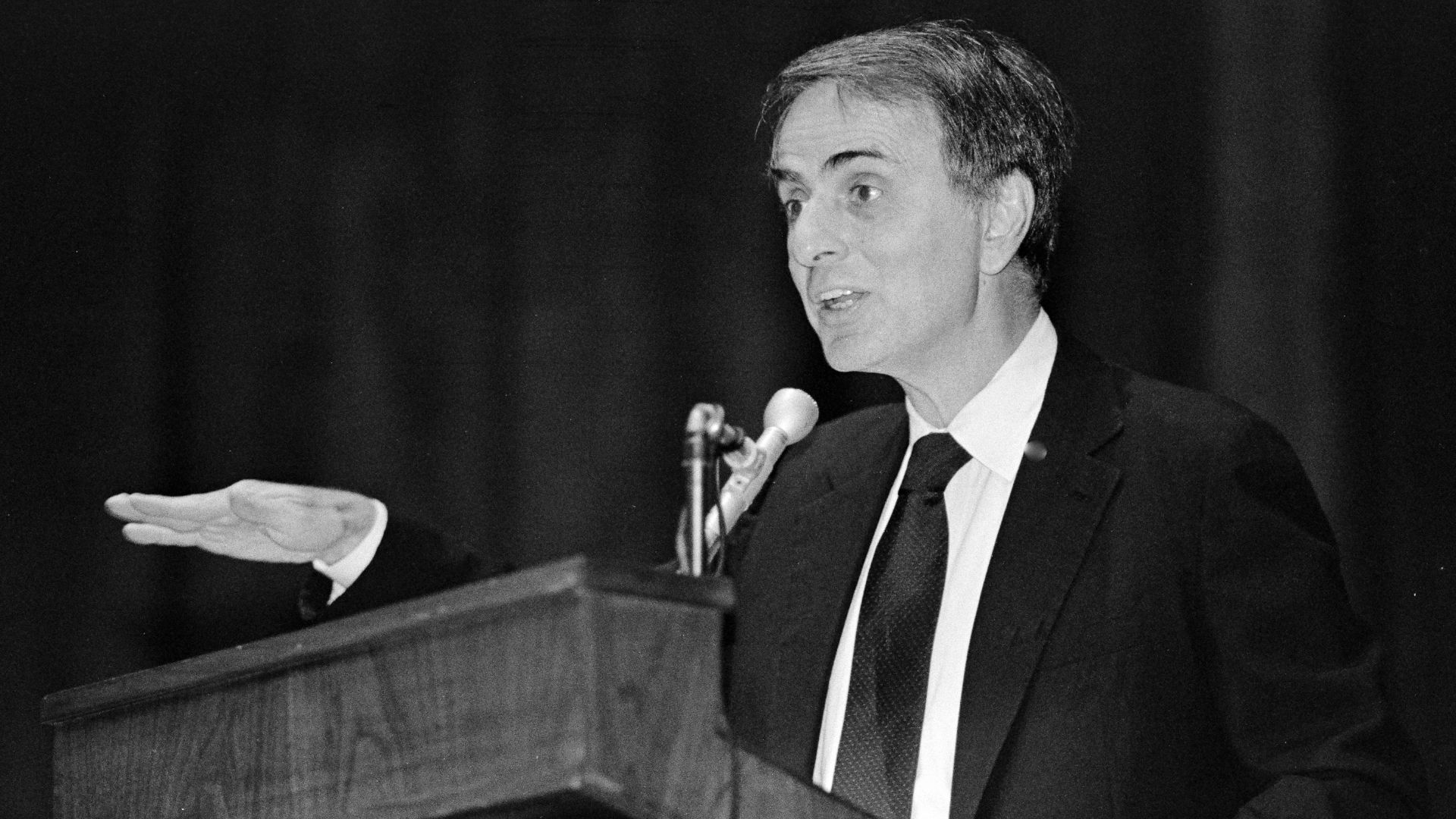 File:Astronomer Carl Sagan in 1987.jpg