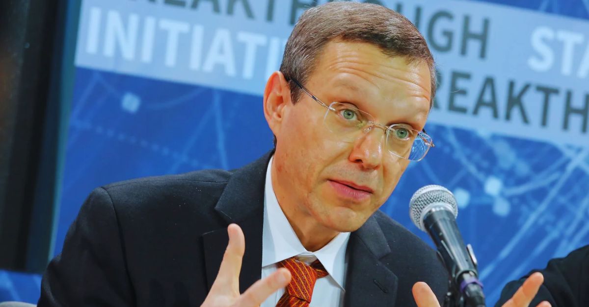 Harvard scientist claims mystery object hurtling towards Earth is an alien craft.