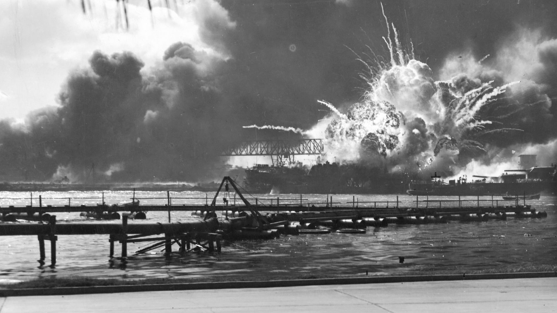 File:USS SHAW exploding Pearl Harbor Nara 80-G-16871 2.jpg