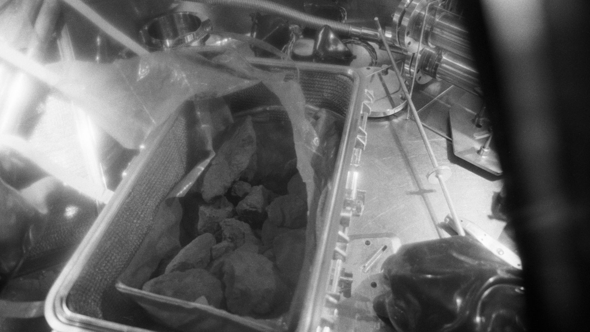 File:Apollo 11 Moon rocks 1.jpg