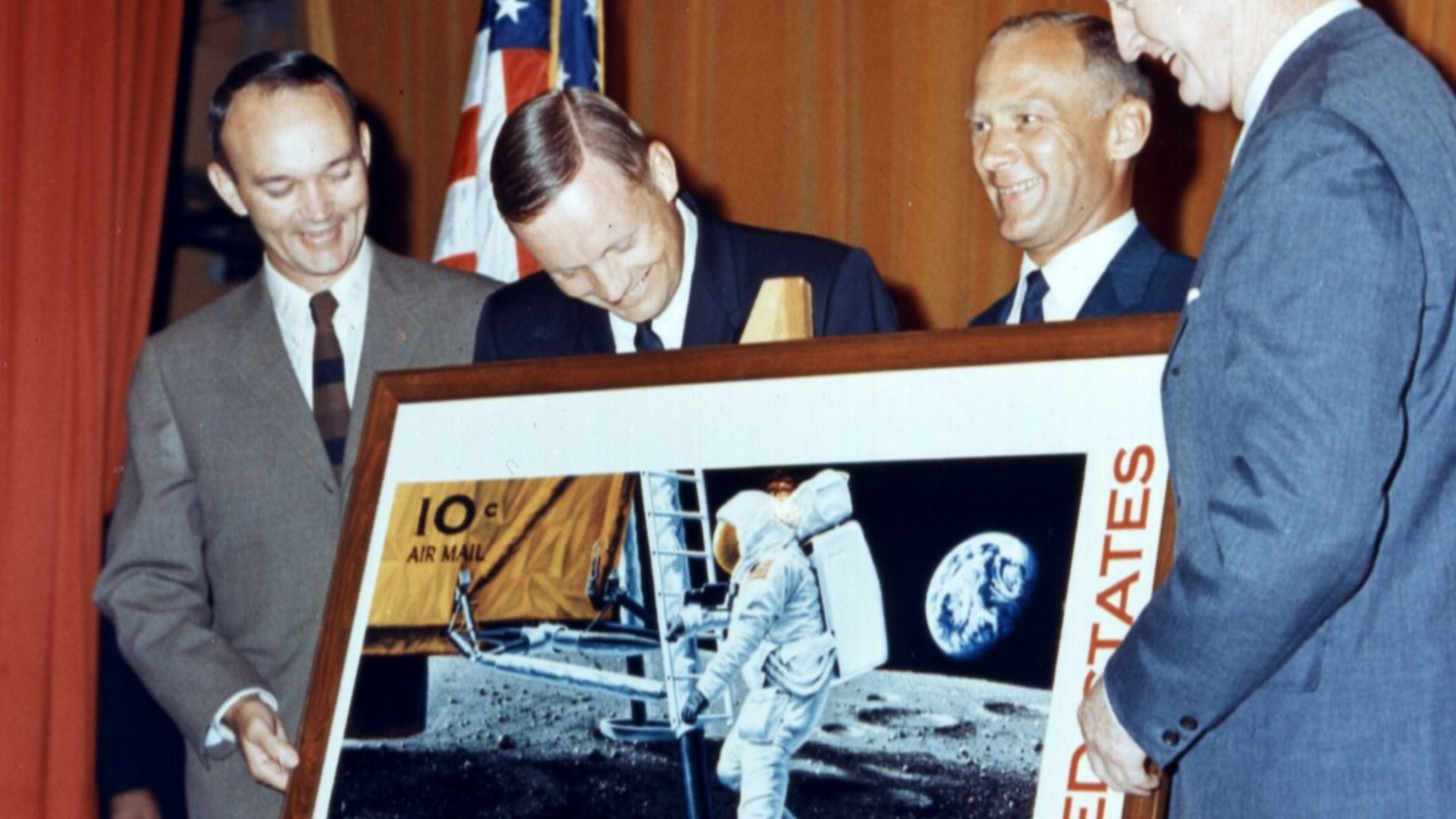 File:Apollo 11 crew unveiling stamp (69-HC-1119).jpg