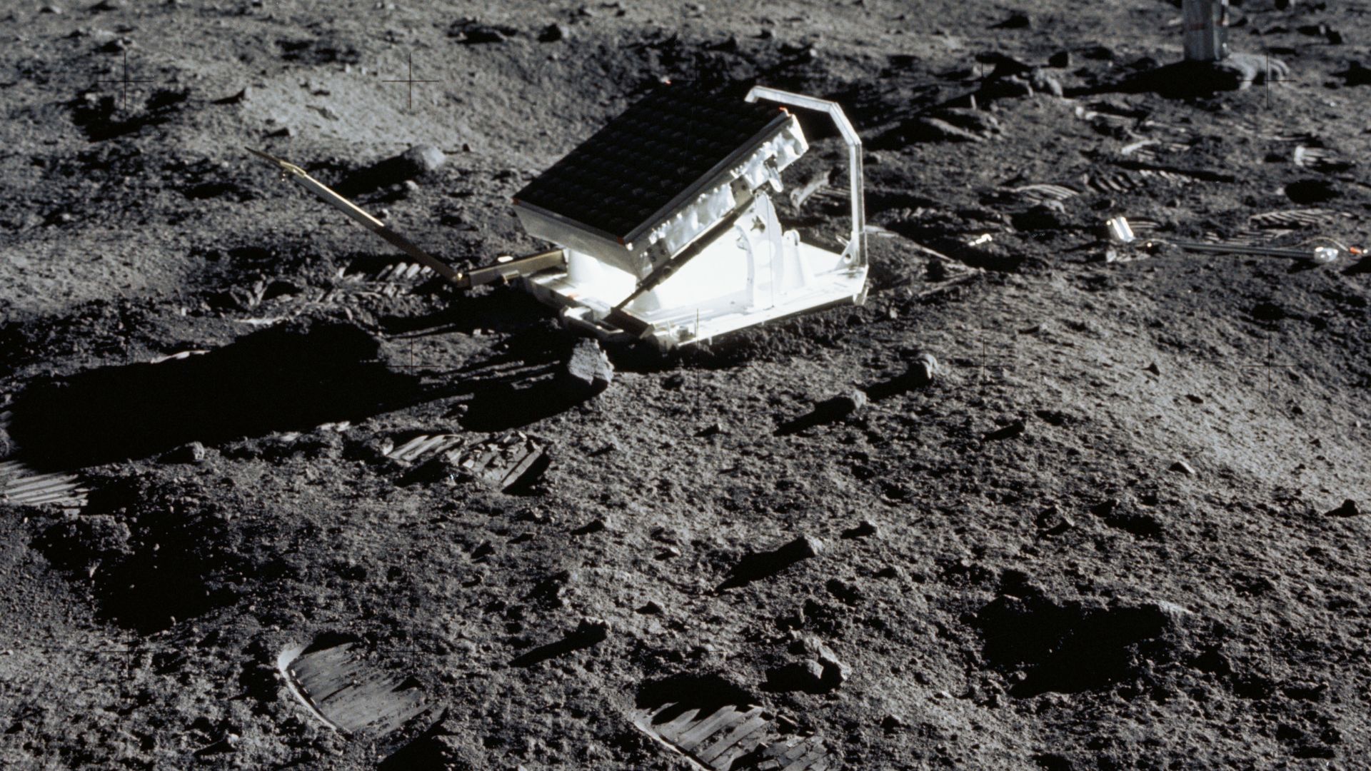 File:AS11-40-5952 - Apollo 11 - Apollo 11 Mission image - The Laser Ranging Retroreflector (LRRR) - NARA - 16685293.jpg