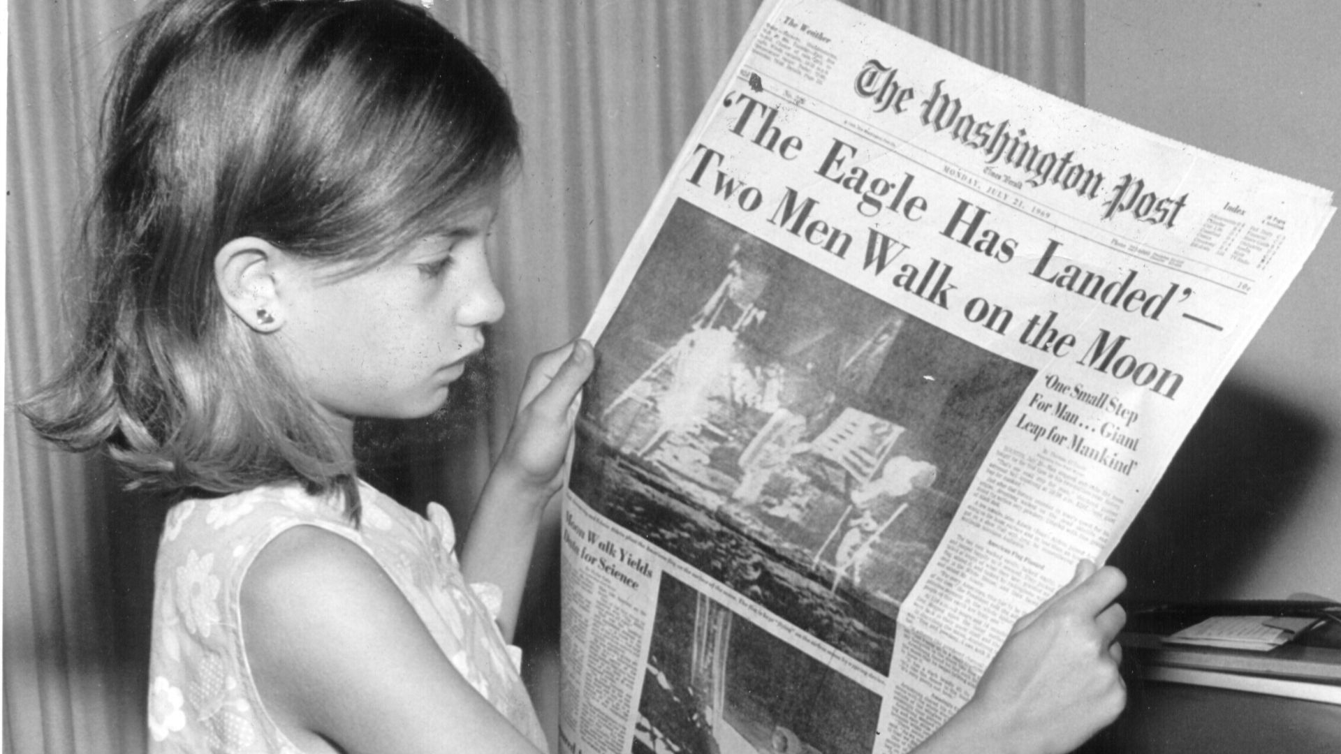 File:Land on the Moon 7 21 1969.jpg