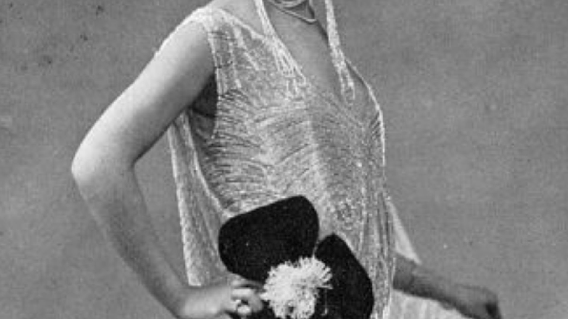 File:Evening gown by Doucet 1923.jpg