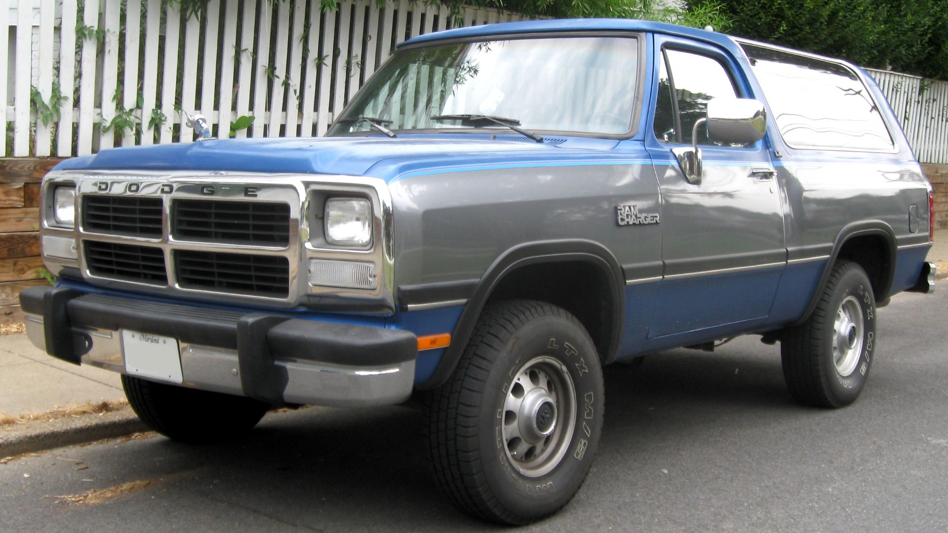 File:Dodge Ramcharger -- 07-20-2009.jpg