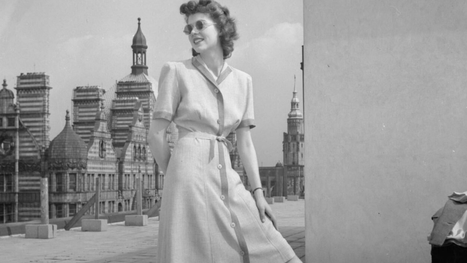 File:Utility Clothes- Fashion Restrictions in Wartime Britain, 1943 D14837.jpg