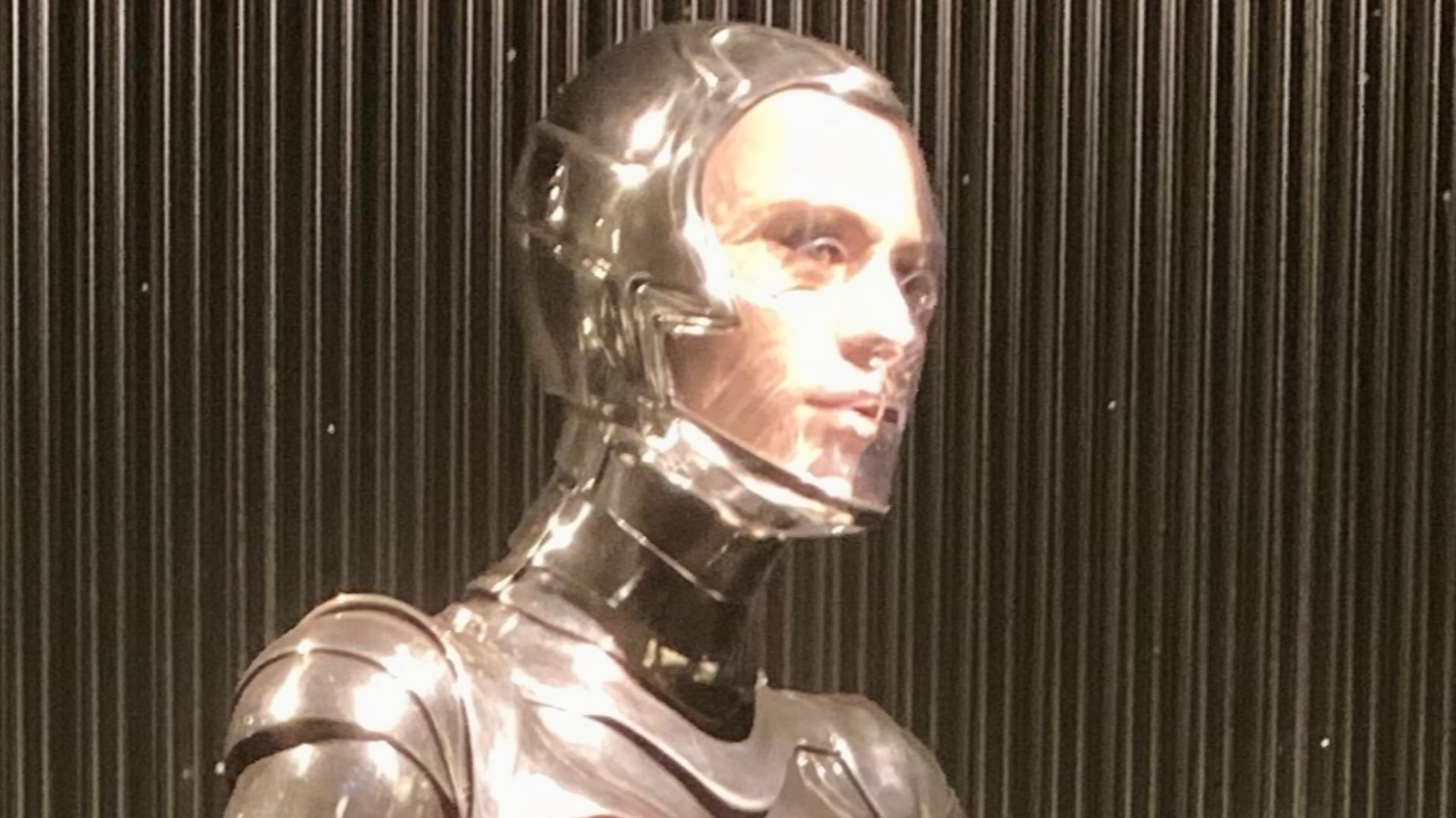 File:Thierry Mugler Exhibit - Montreal Museum of Fine Art 64 (cropped).jpg
