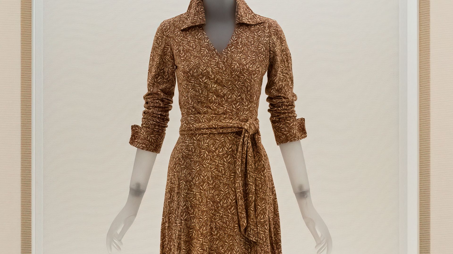 File:Diane von Furstenberg dress at the Met (52695).jpg