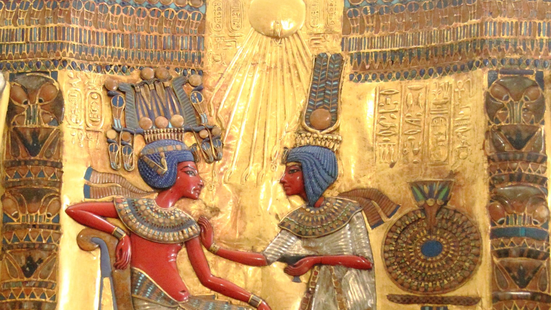 File:Respaldo del trono de oro de Tutankamón.jpg