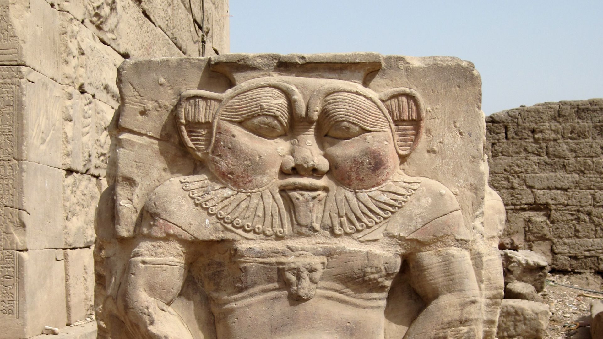 File:Dendera Bes 01.JPG