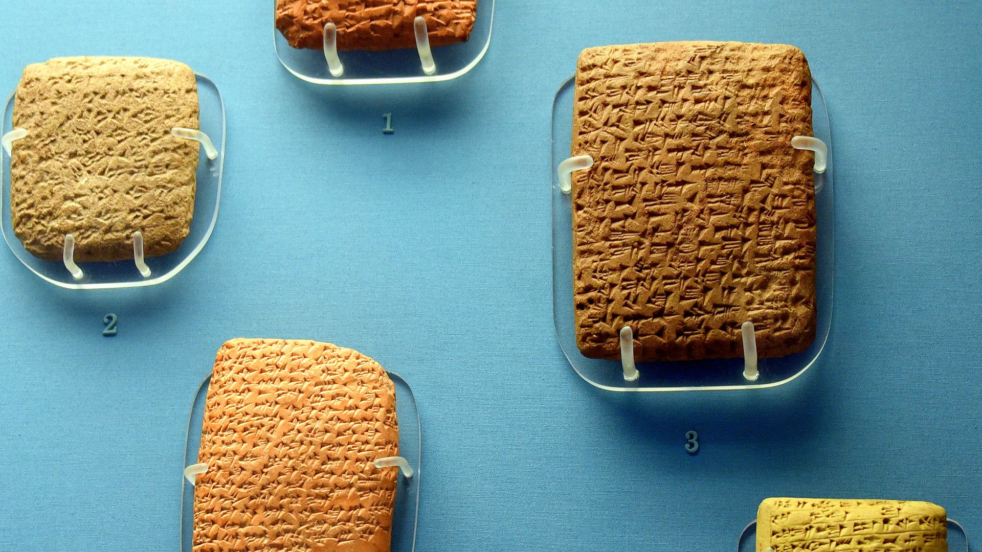 File:Five Amarna letters on display at the British Museum, LondonA.jpg