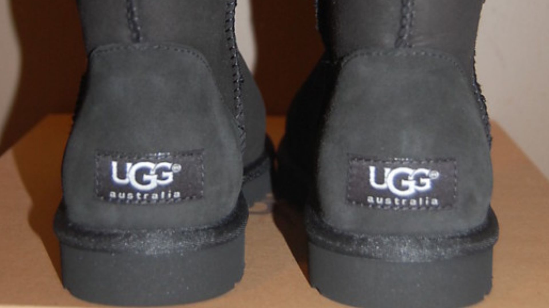 File:Black Uggs.jpg