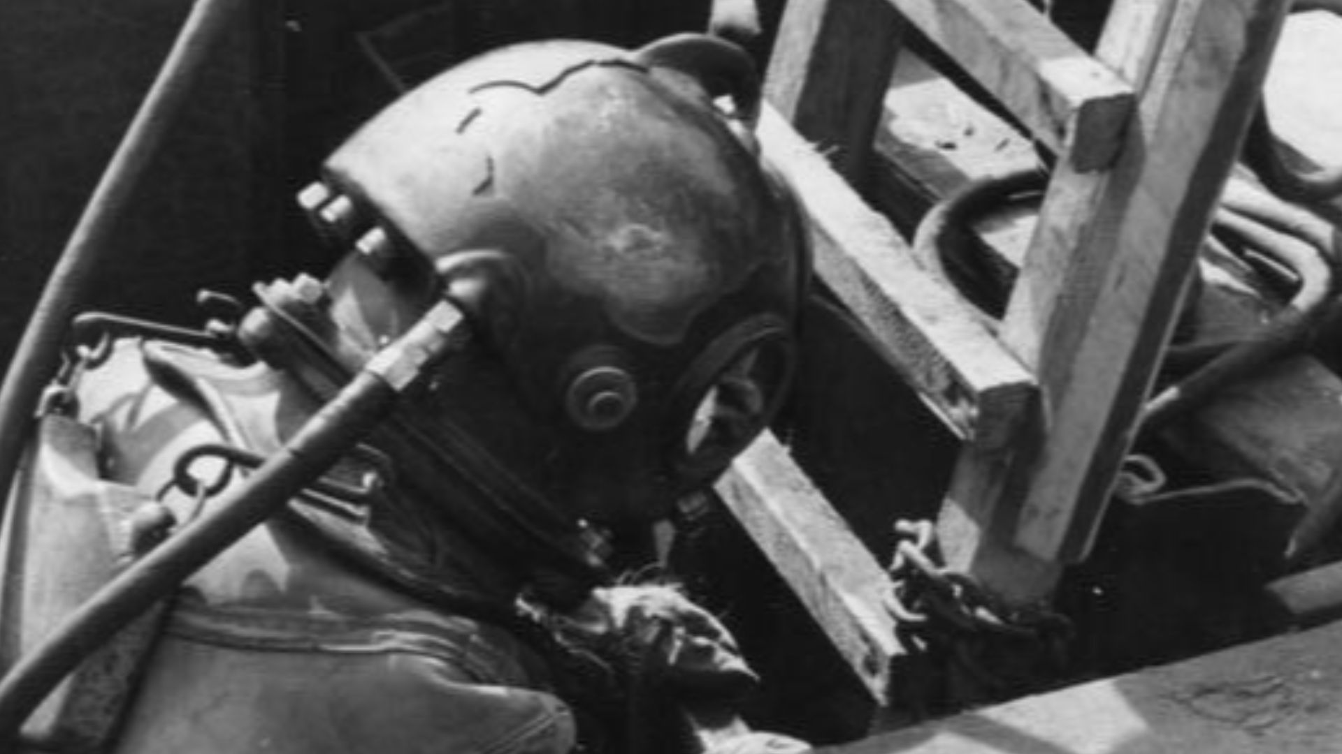 File:Bundesarchiv Bild 183-2005-0712-502, Berlin, Taucherarbeiten.jpg